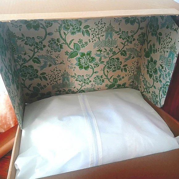 COSMOBELLAElegant  Layered White Wedding Coset Style Sz 10- 12 - Picture 6 of 6